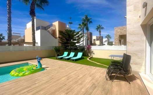 Villa en Torrevieja – EE9051