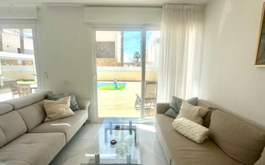 Villa en Torrevieja – EE9051