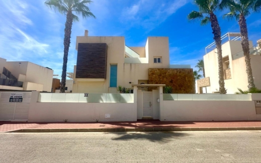 Villa à Torrevieja – EE9051