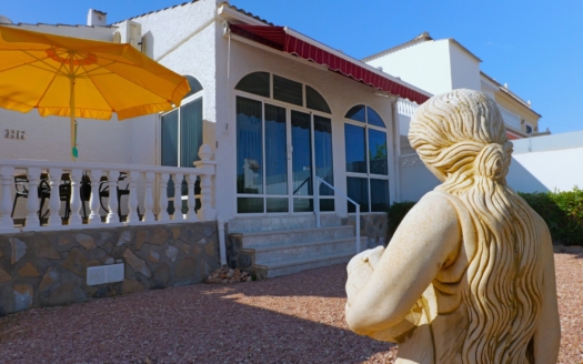 Villa en Torrevieja – EE10229