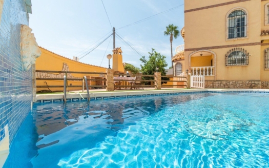 Villa en Orihuela Costa – EE9637