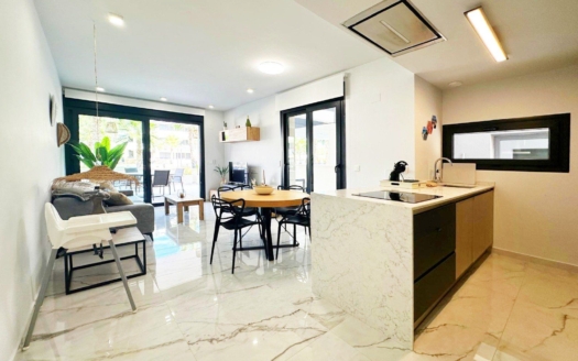 Apartment en Torrevieja – EE8269