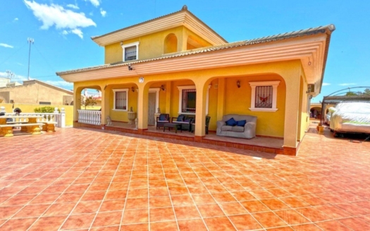 Villa à Torrevieja – EE9693