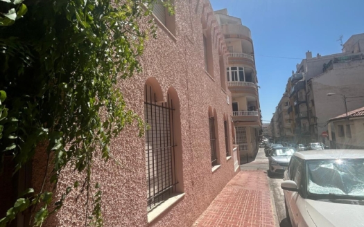 Casa adosada en Torrevieja – EE8495