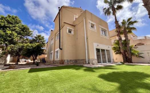 Villa en La Zenia – EE8548