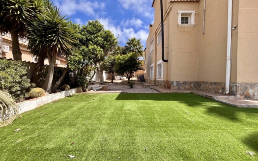 Villa en La Zenia – EE8548