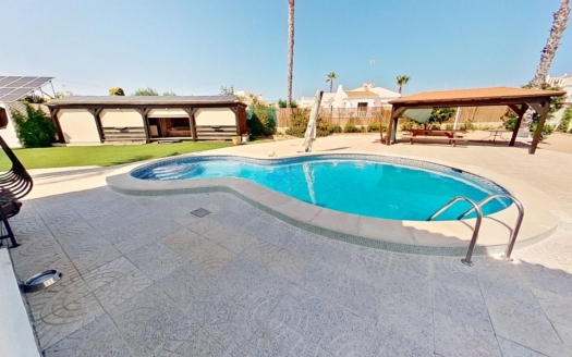 Villa en Torrevieja – EE8434