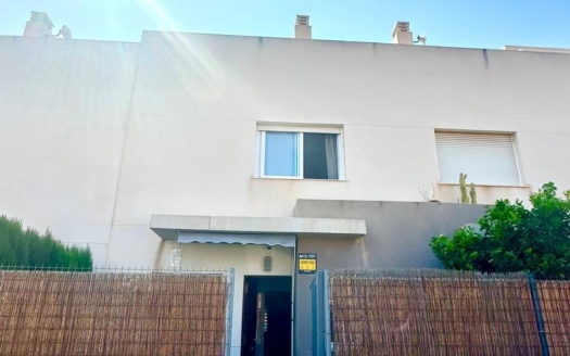 Casa adosada en Torrevieja – EE8689