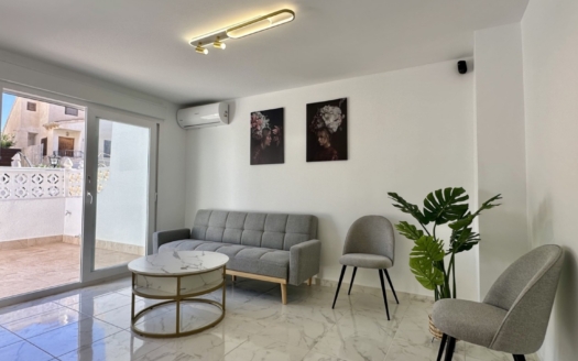 Casa de Pueblo en Torrevieja – EE10495