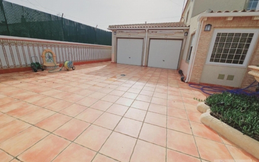 Villa en Torrevieja – EE8870