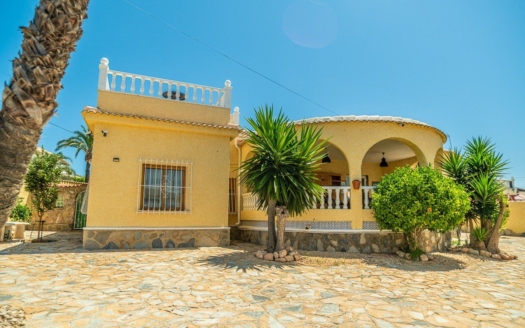 Villa en Torrevieja – EE8474