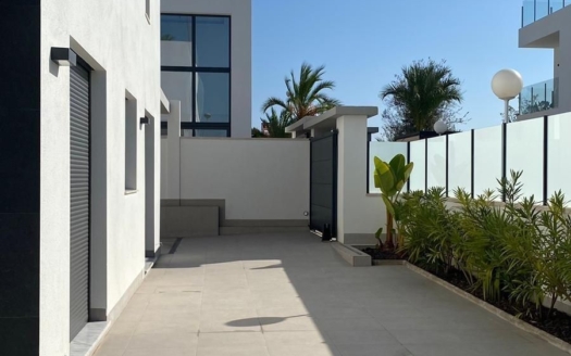Villa en Torrevieja – EE9007