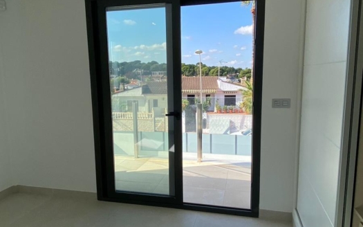 Villa en Torrevieja – EE9007