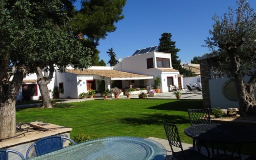 Villa en Orihuela Costa – EE8405