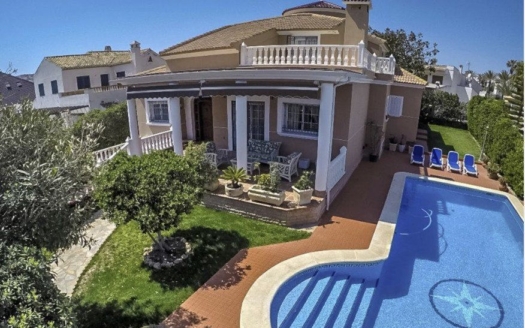 Villa en La Mata – EE8717