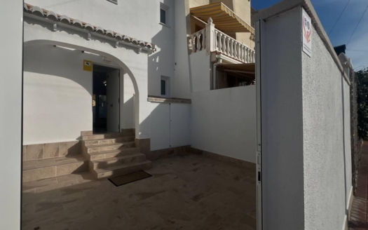 Casa de Pueblo en Torrevieja – EE9966
