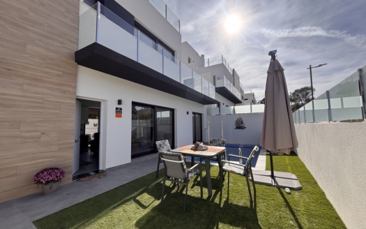 Villa en Villamartin – EE10654