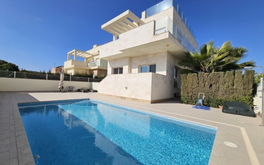 Villa en La Zenia – EE8844