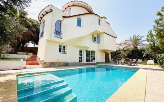 Villa en La Zenia – EE8836