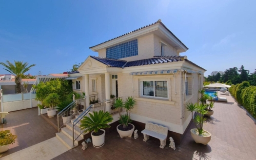 Villa à Torrevieja – EE9488