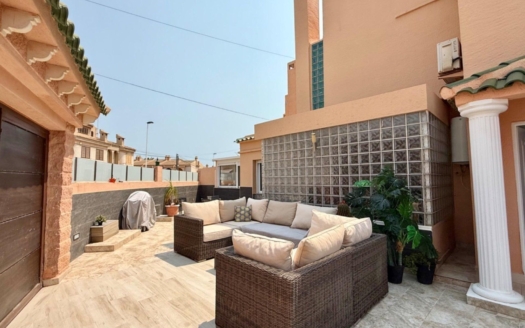 Villa en Torrevieja – EE9373