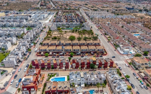 Casa adosada en Torrevieja – EE10251
