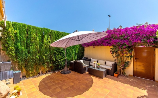 Casa adosada en Torrevieja – EE10251