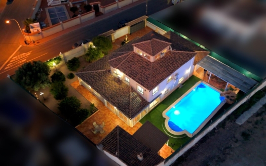 Villa en Torrevieja – EE10119