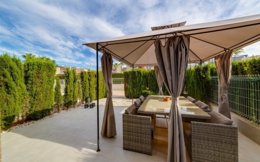 Casa adosada en Torrevieja – EE8639