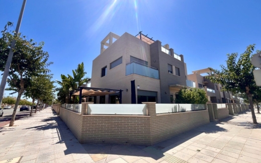 Villa en Torre de La Horadada – EE8276
