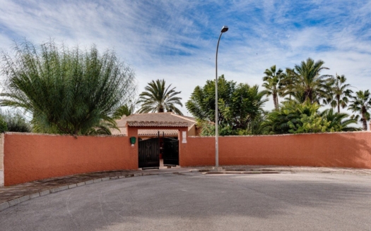 Villa en Torrevieja – EE9708