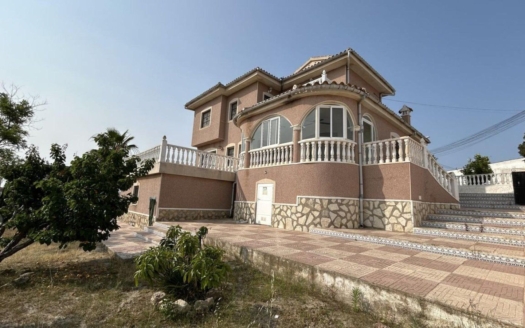 Villa en Ciudad Quesada – EE8858