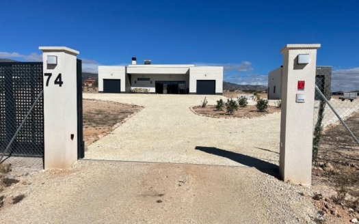 Villa en Pinoso – EE9576