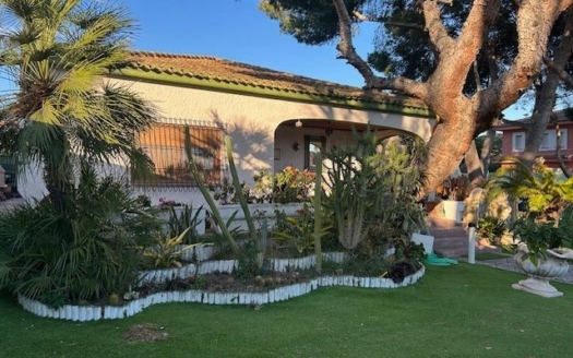 Villa en Orihuela Costa – EE7882