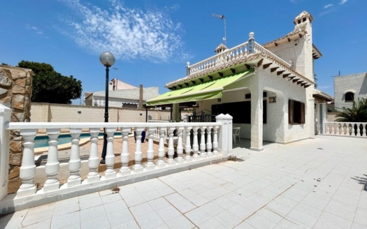 Villa à Orihuela Costa – EE8013