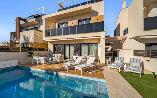 Villa in Lomas de Cabo Roig – EE11040