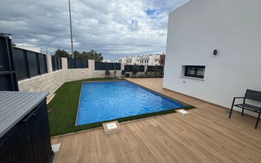 Villa in Ciudad Quesada – EE11166