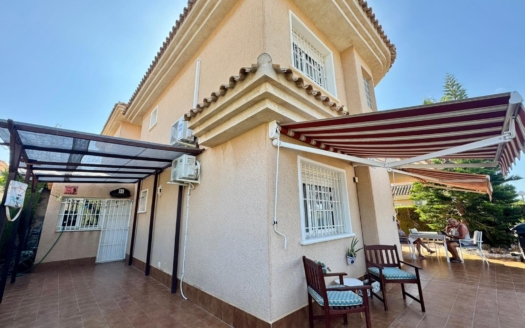 Villa in Torrevieja – EE11169