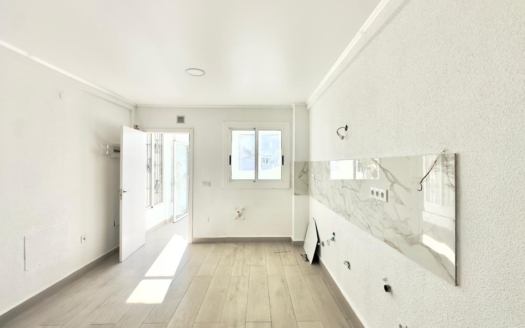 Town House in Torrevieja – EE10956