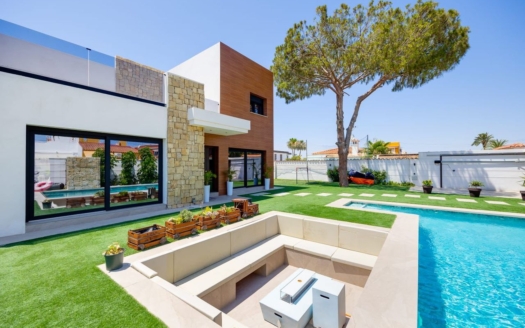 Villa in Torrevieja – EE11159