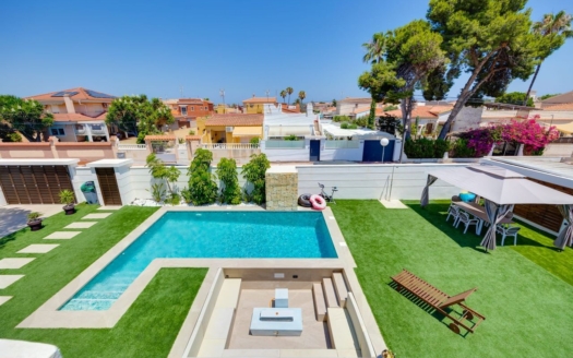 Villa in Torrevieja – EE11159