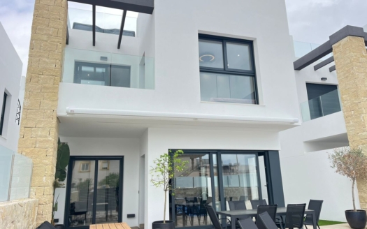 Villa in Punta Prima – EE9785