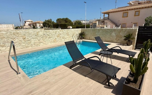 Villa in Punta Prima – EE9785