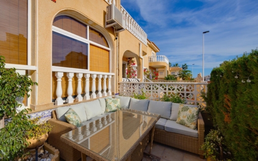 Villa in Torrevieja – EE10854