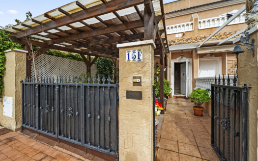 Townhouse in Villamartin – EE11295