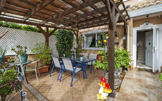 Townhouse in Villamartin – EE11295