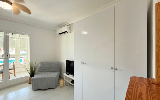 Studio in Torrevieja – EE11177
