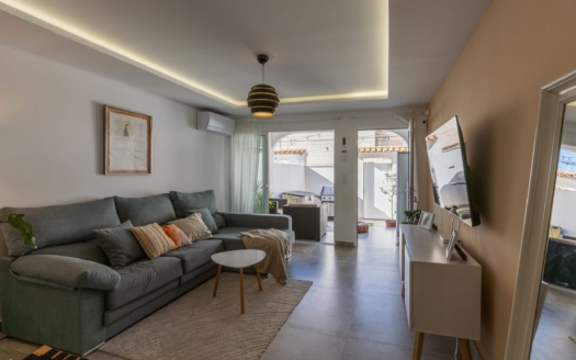 Town House in Torrevieja – EE11273