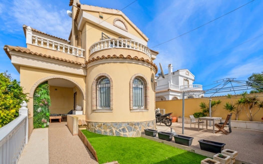 Villa in Orihuela Costa – EE11414