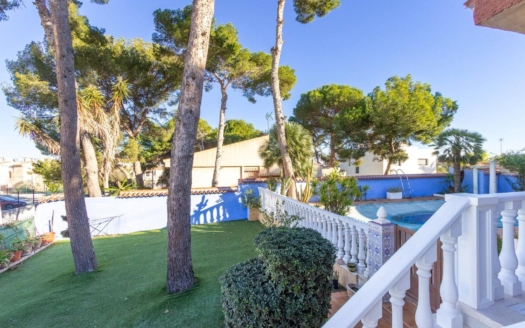Villa in Torrevieja – EE8743